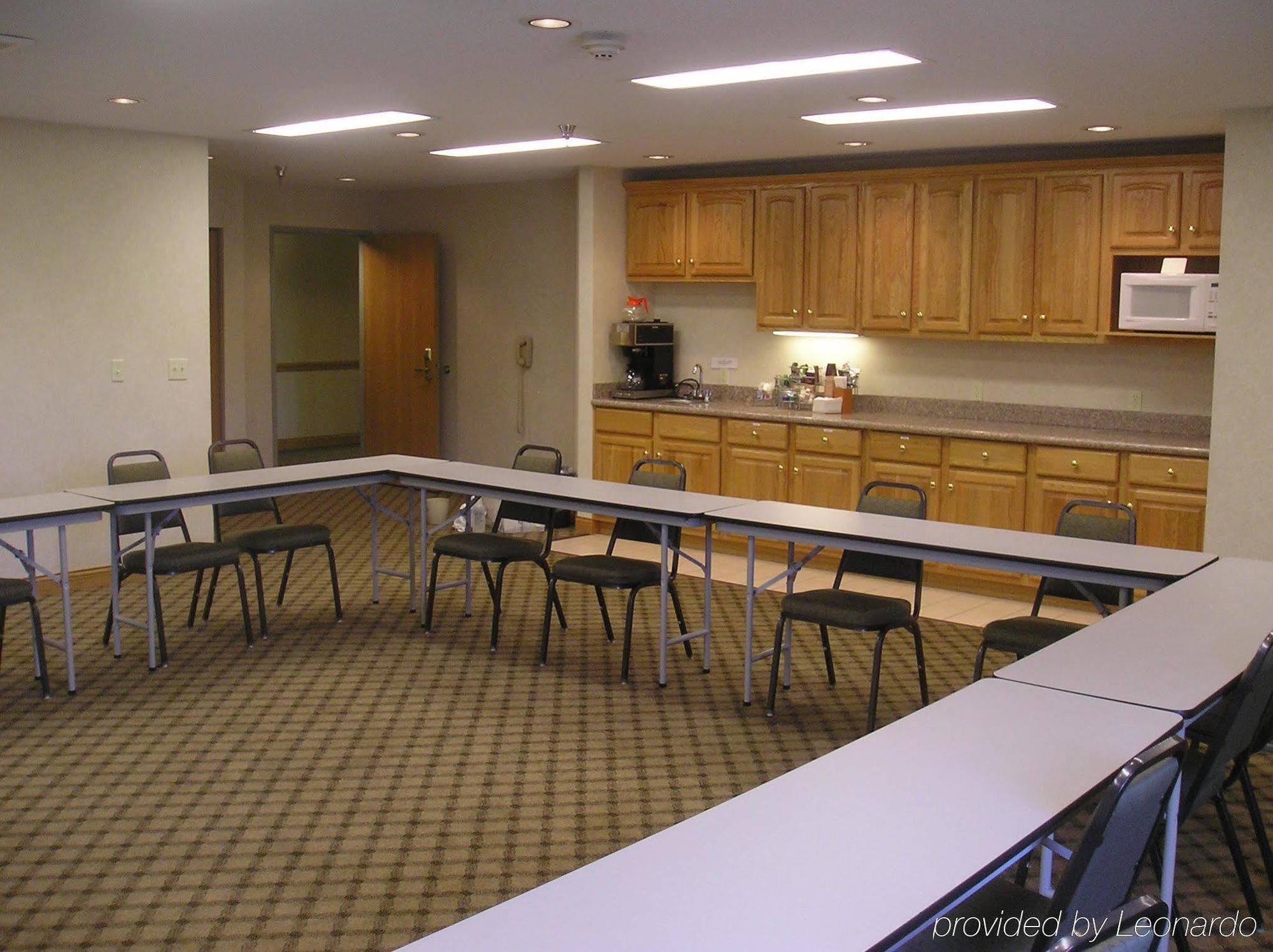 Holiday Inn Express Hotel & Suites Elkhart-South, An Ihg Hotel Facilities photo